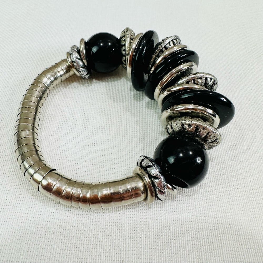 SILVER TONE BLACK BEADED BOHO CHIC STRETCH BRACELET NWOT FASHION CHUNKY GLAM ๐ค - Picture 4 of 8